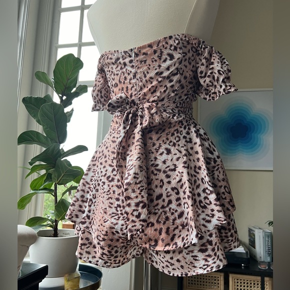 2Bella leopard print romper perfect for a sorority formal or jungle theme party - Picture 2 of 8